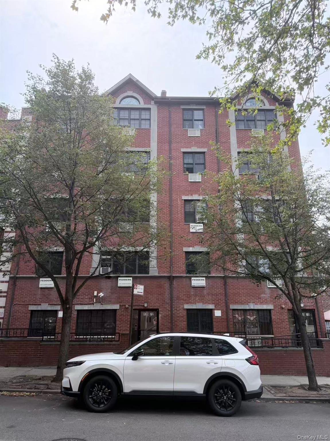 139-70 Pershing Crescent – For Sale