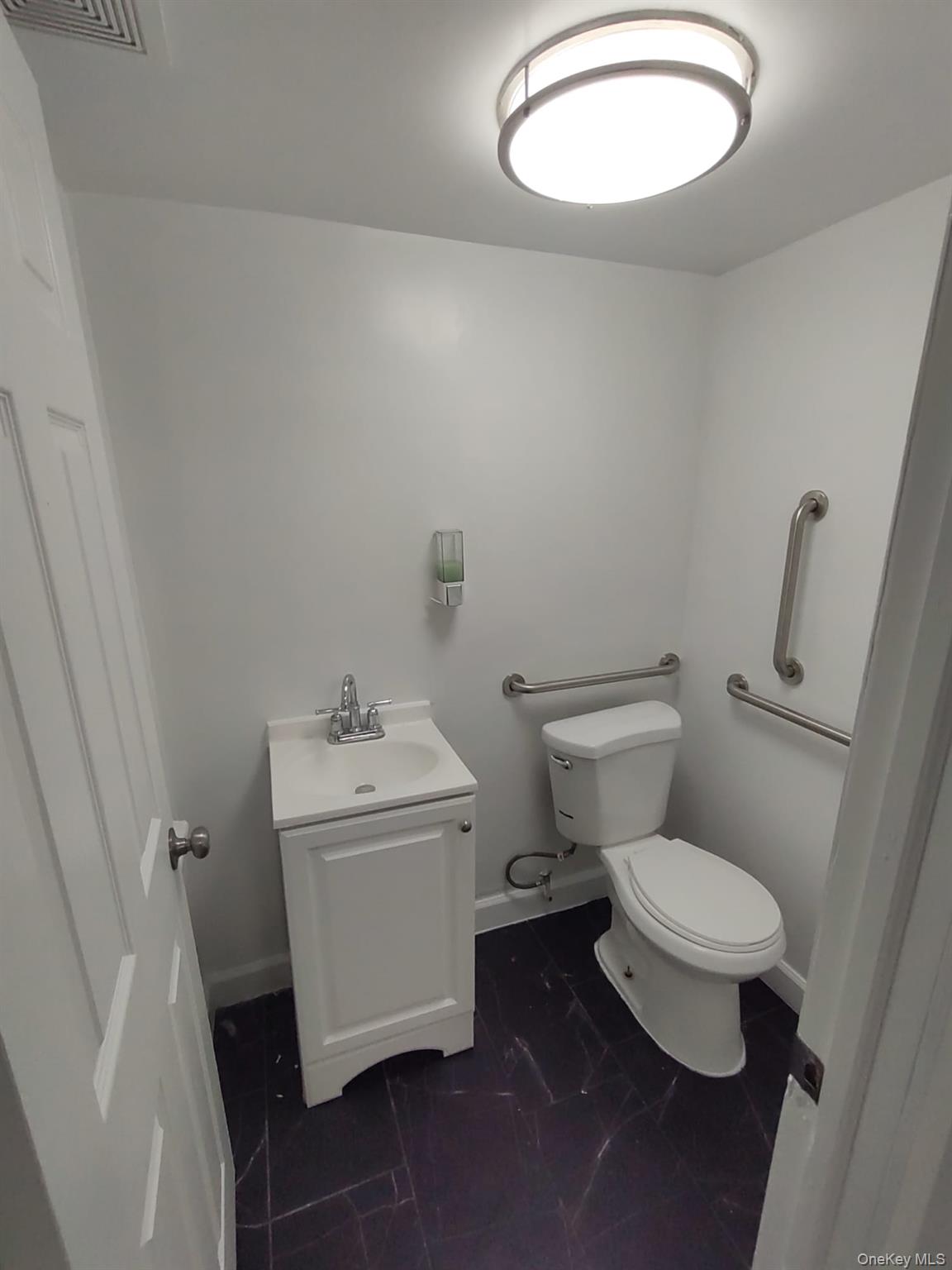 123 Elm Street – For Rent photo 15
