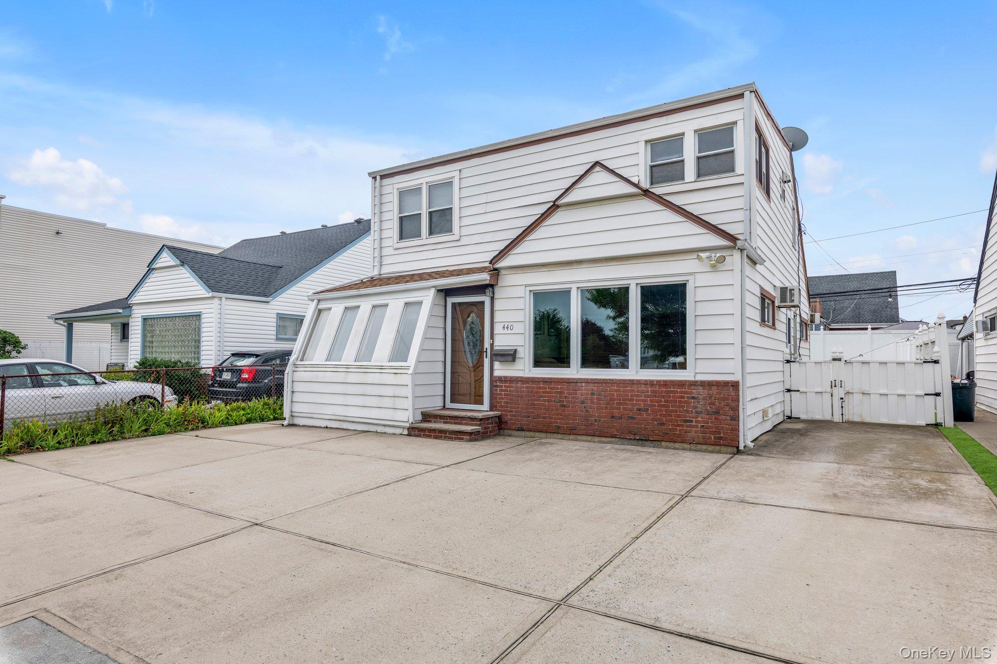 440 E Park Avenue – For Sale photo 2