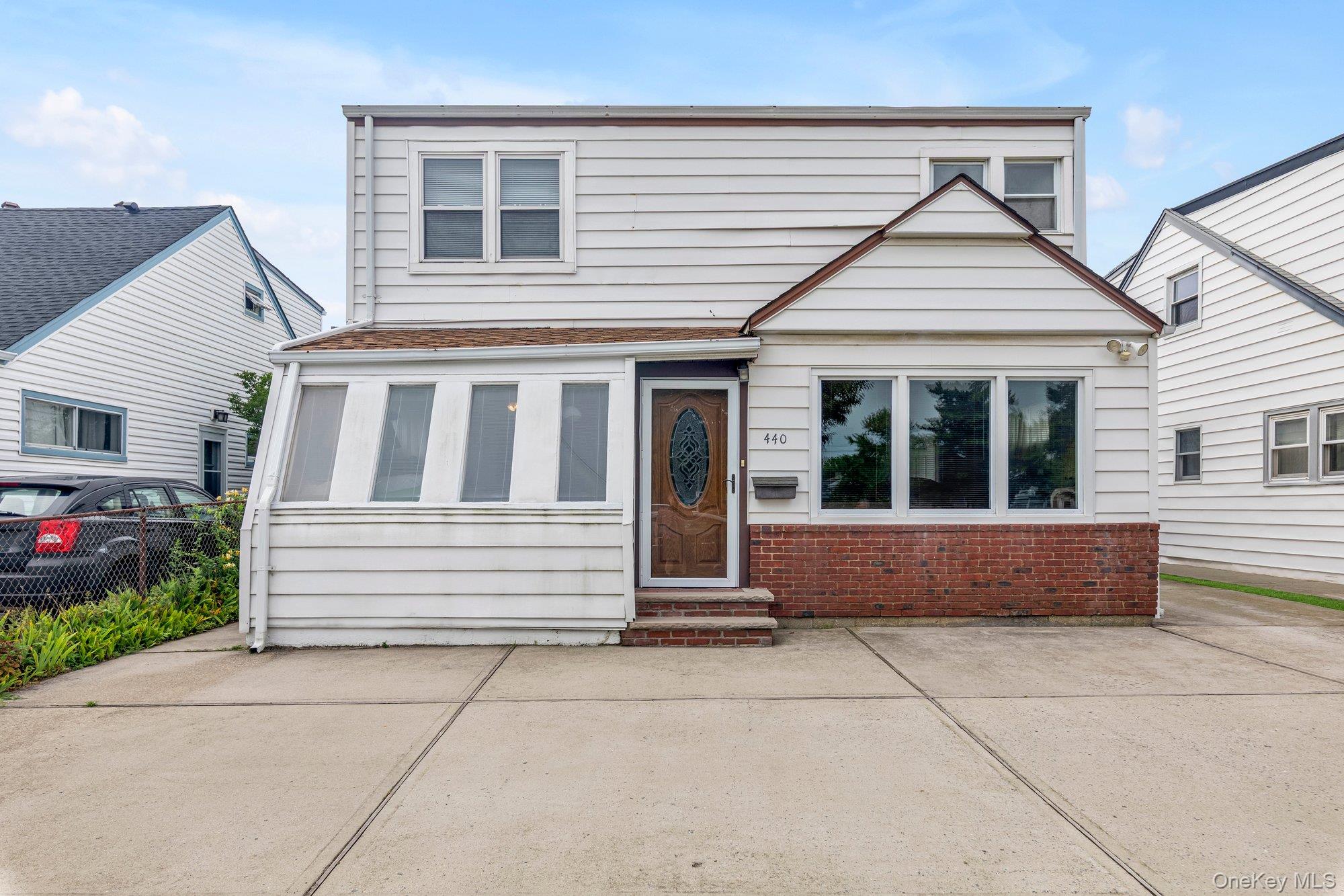 440 E Park Avenue – For Sale