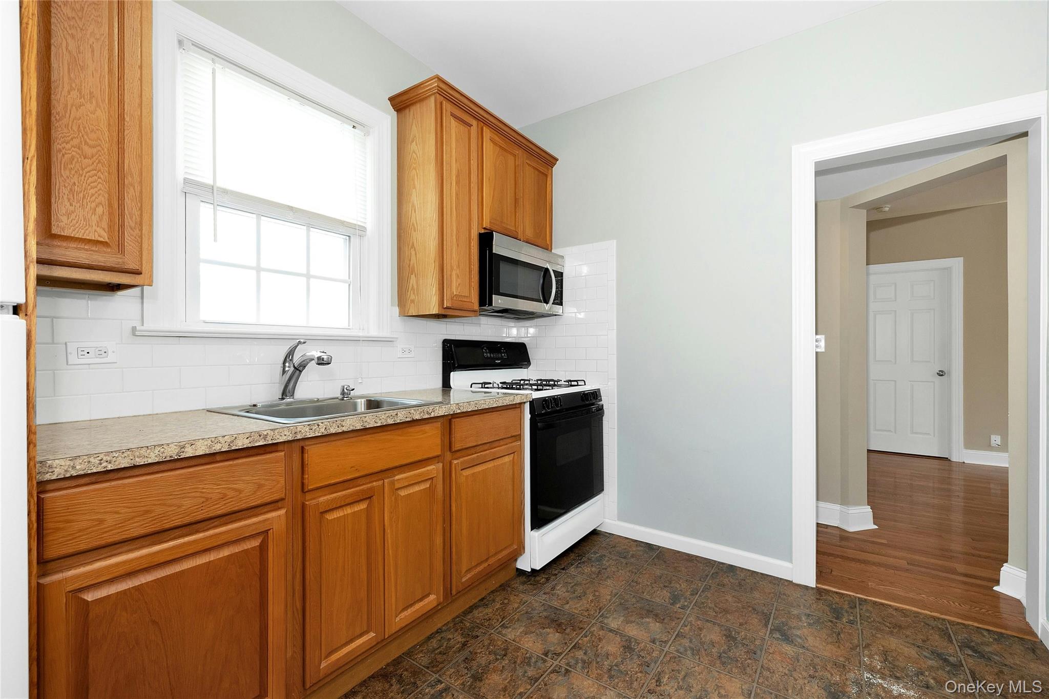 747 Pelhamdale Avenue, Unit 1 photo 8