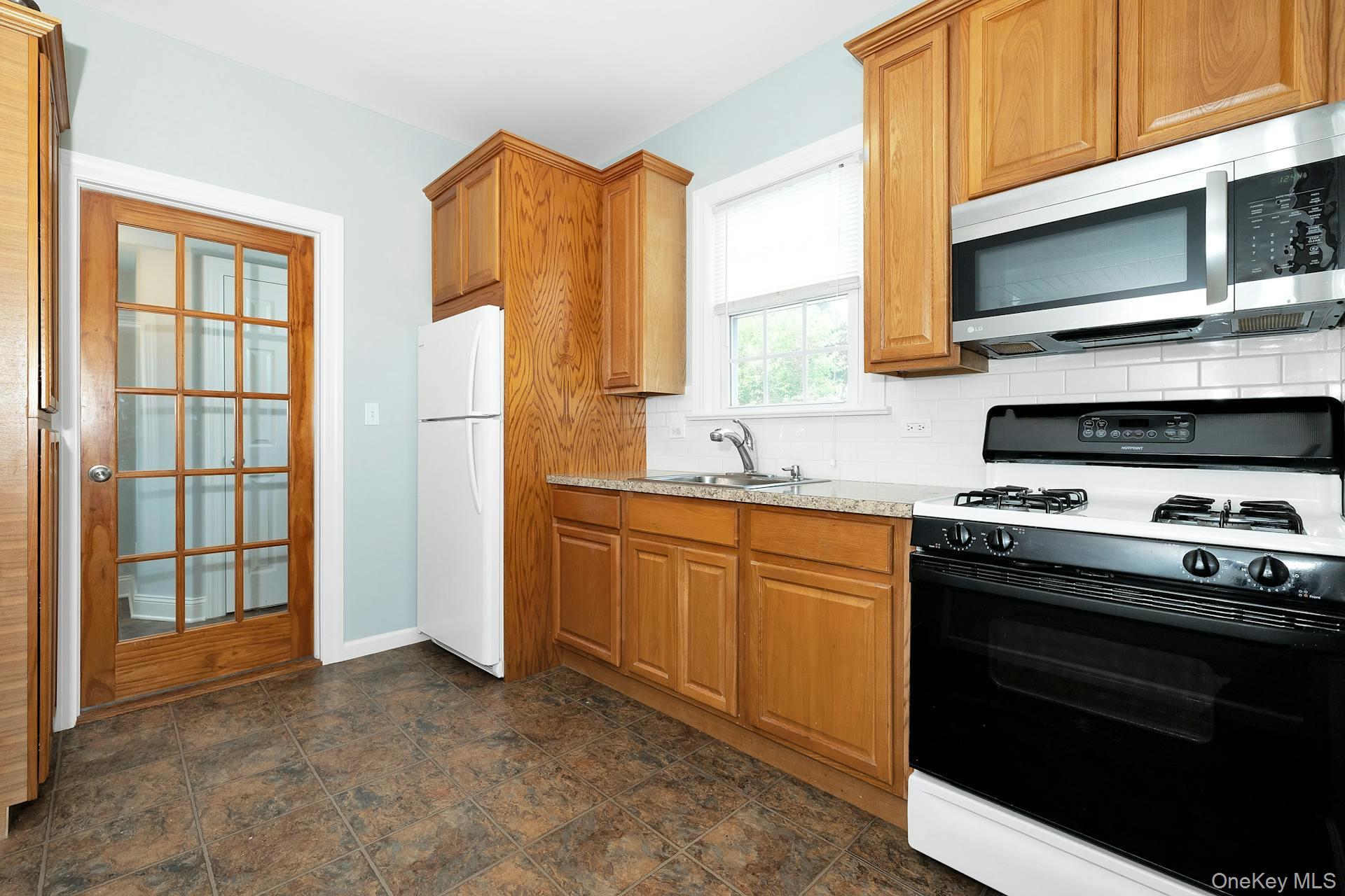 747 Pelhamdale Avenue, Unit 1 photo 7