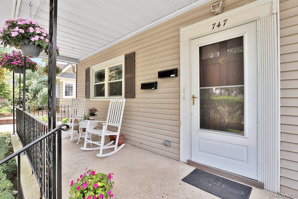 747 Pelhamdale Avenue, Unit 1 photo 2