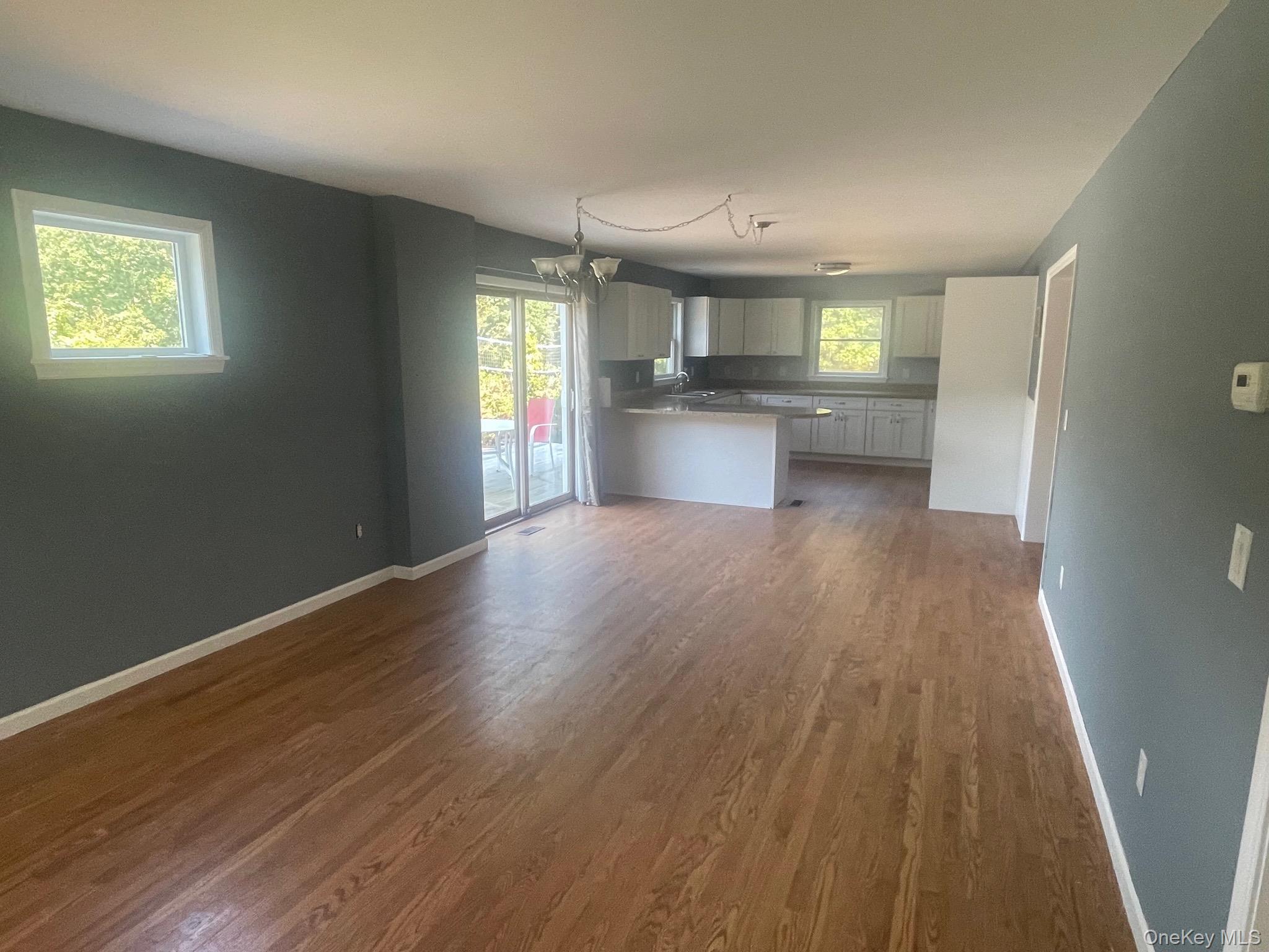 484 N Magee Street – For Rent photo 3