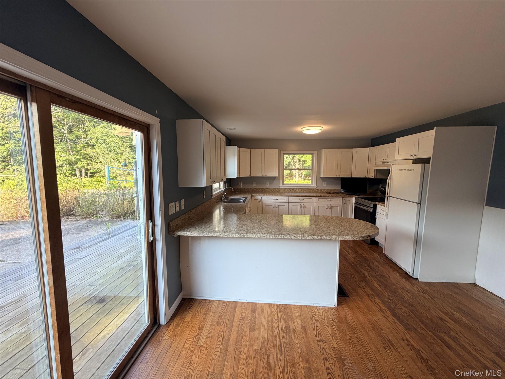 484 N Magee Street – For Rent photo 2