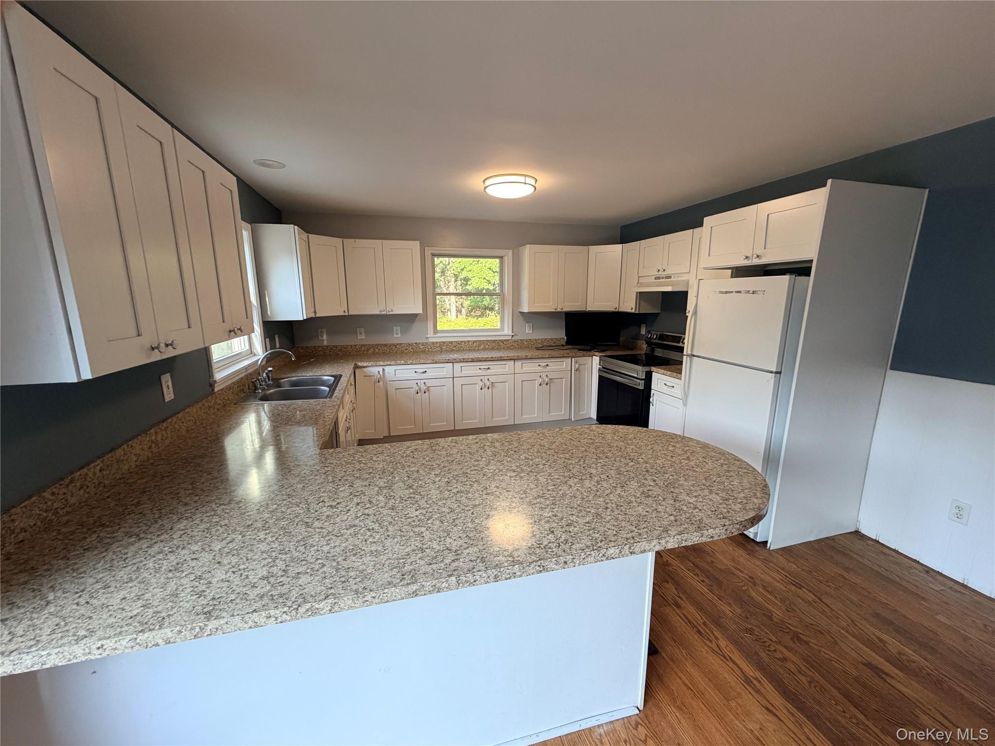 484 N Magee Street – For Rent photo 4