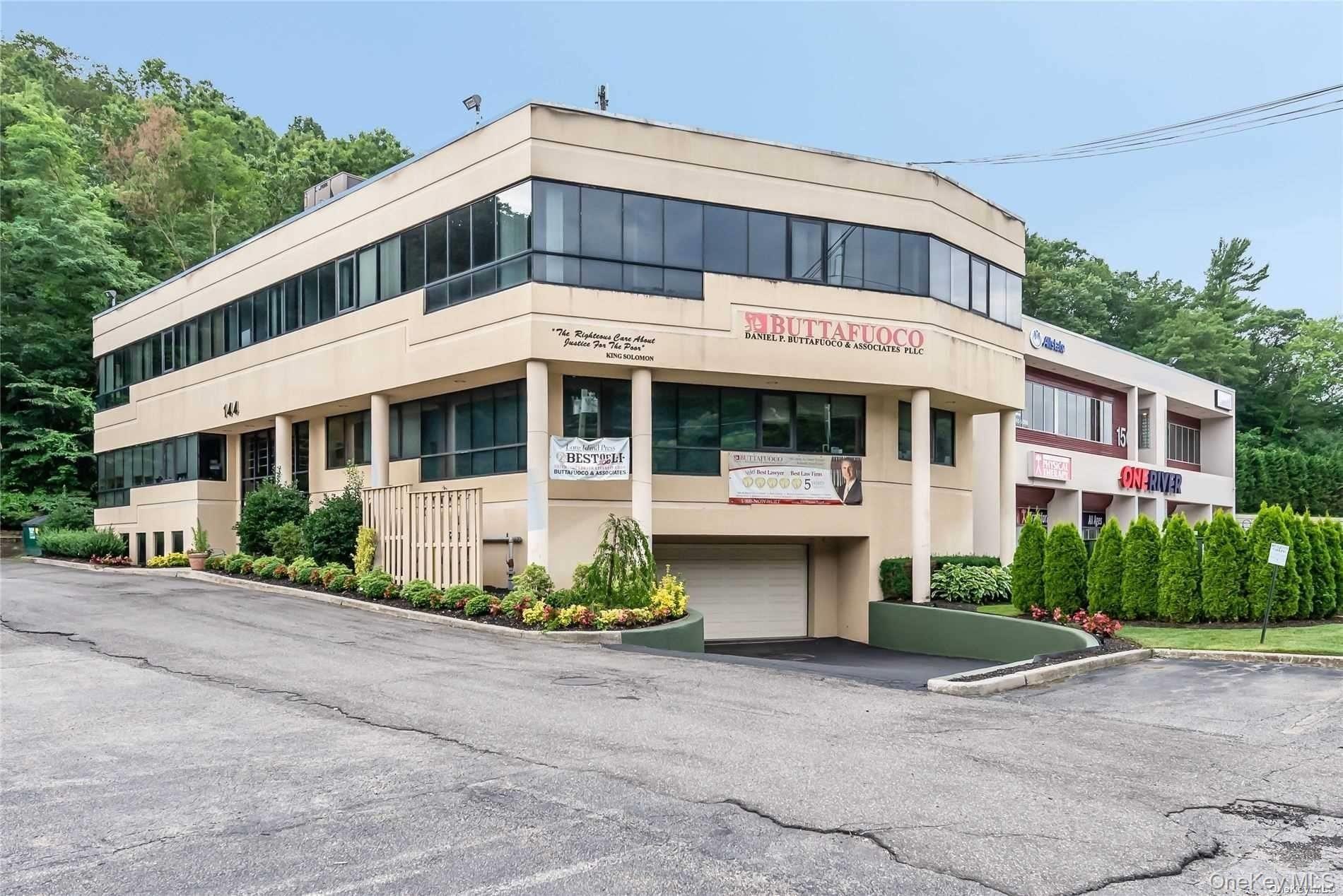 144 Woodbury Road, Unit LOWER