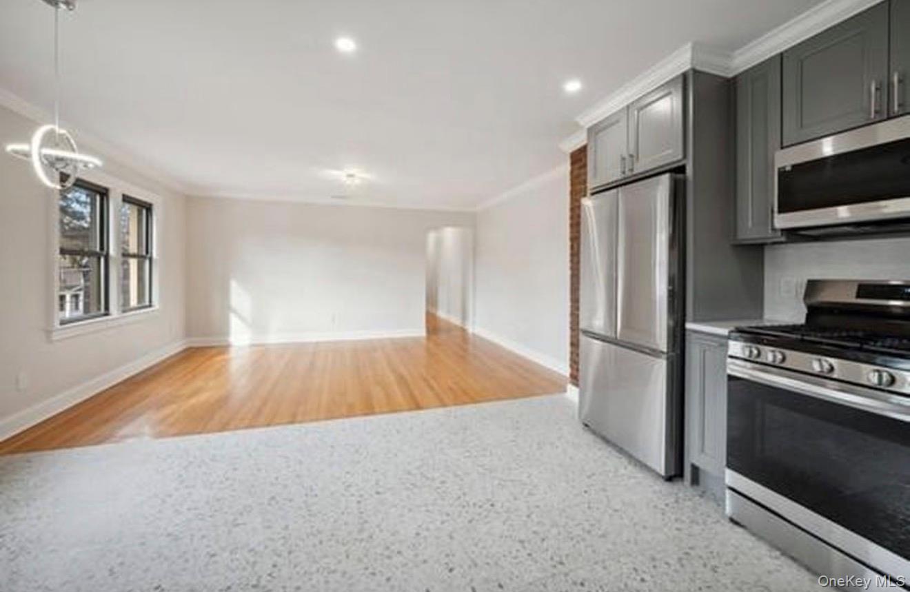 504 Ashford Avenue, Unit 2W photo 4