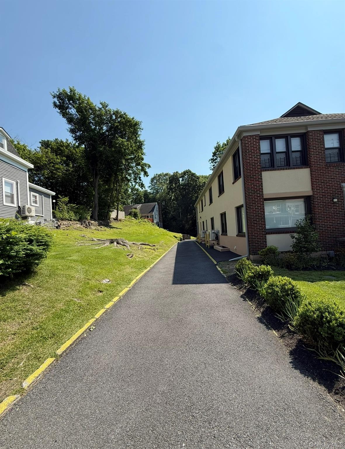504 Ashford Avenue, Unit 2W photo 2
