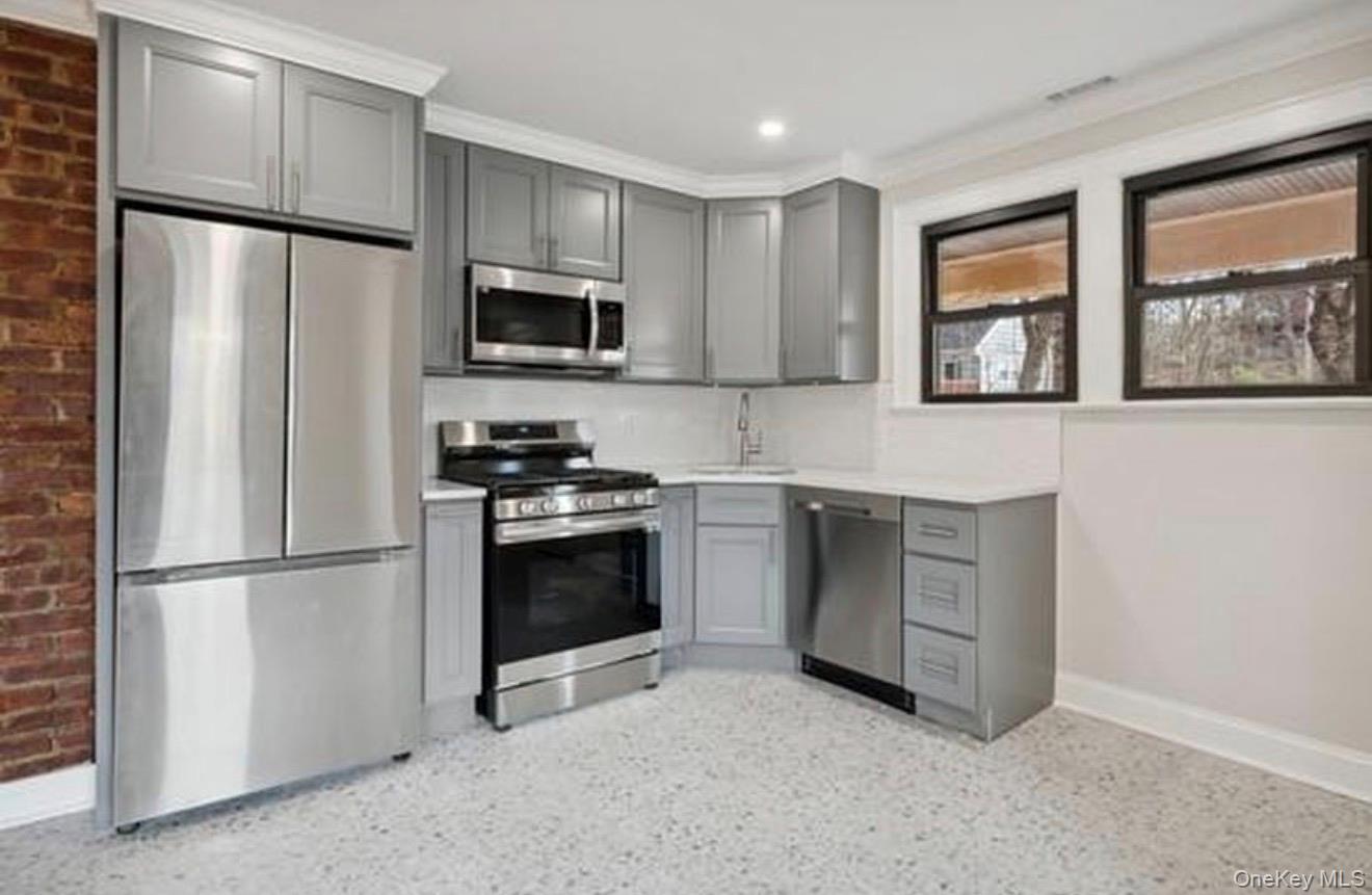 504 Ashford Avenue, Unit 2W photo 5