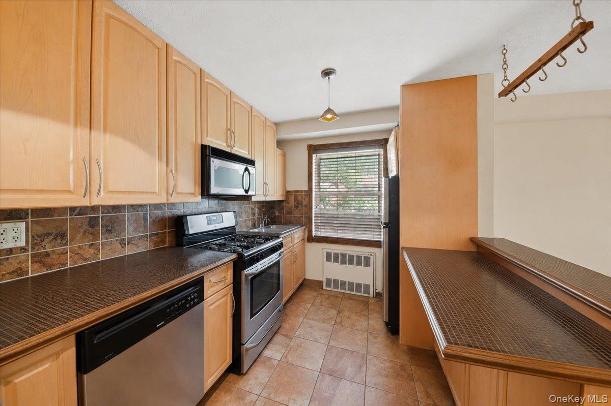 6291 Broadway, Unit A6 photo 10