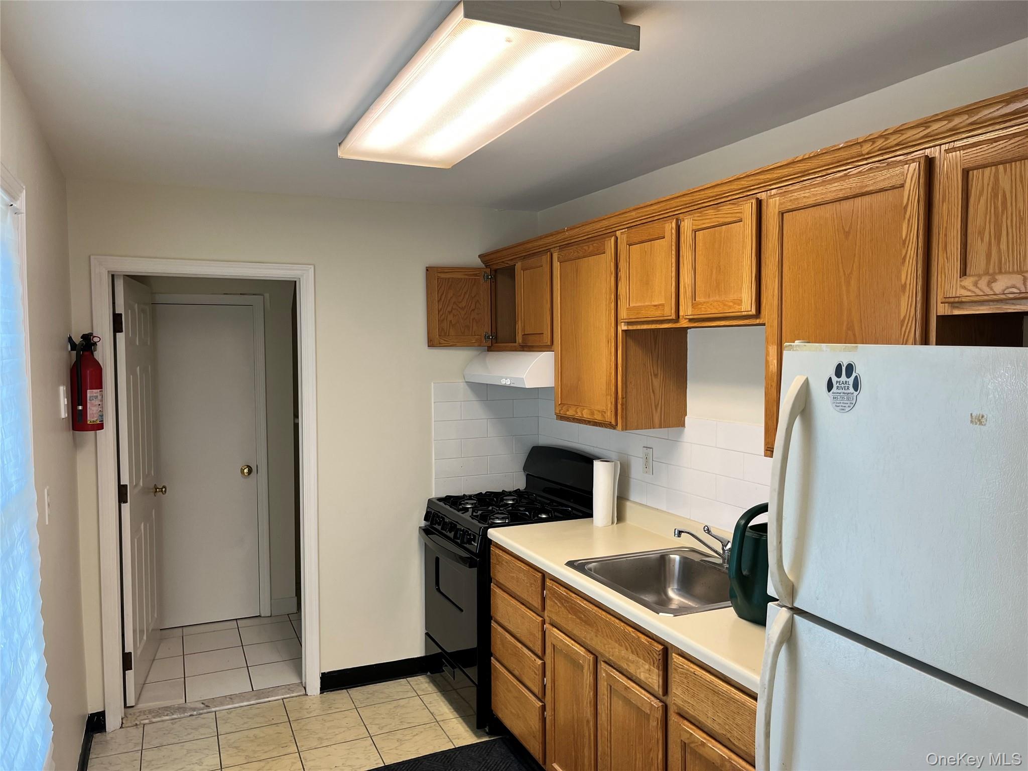 109 Main Street, Unit Rear entra photo 3