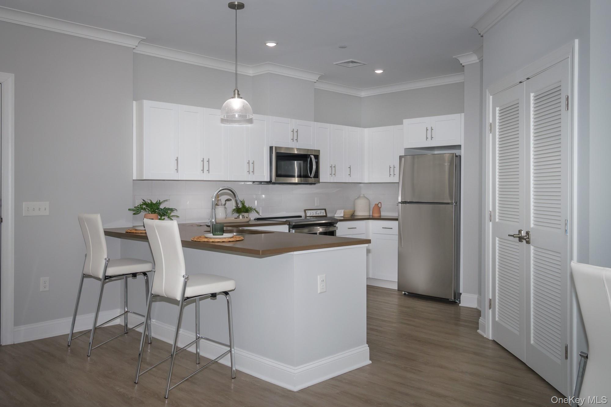 75 E Hoffman Avenue, Unit 4064 photo 9