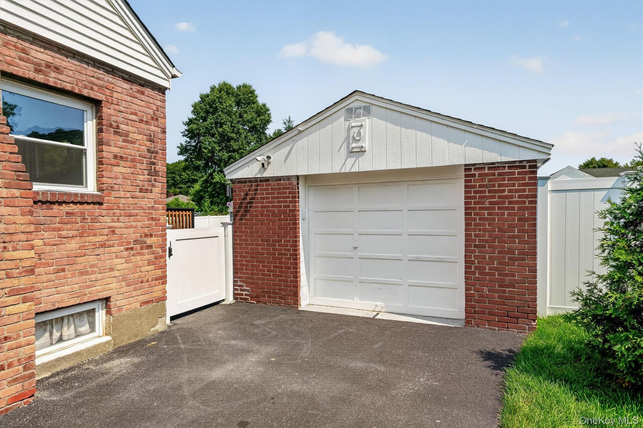 6 Broad Street – For Sale photo 2