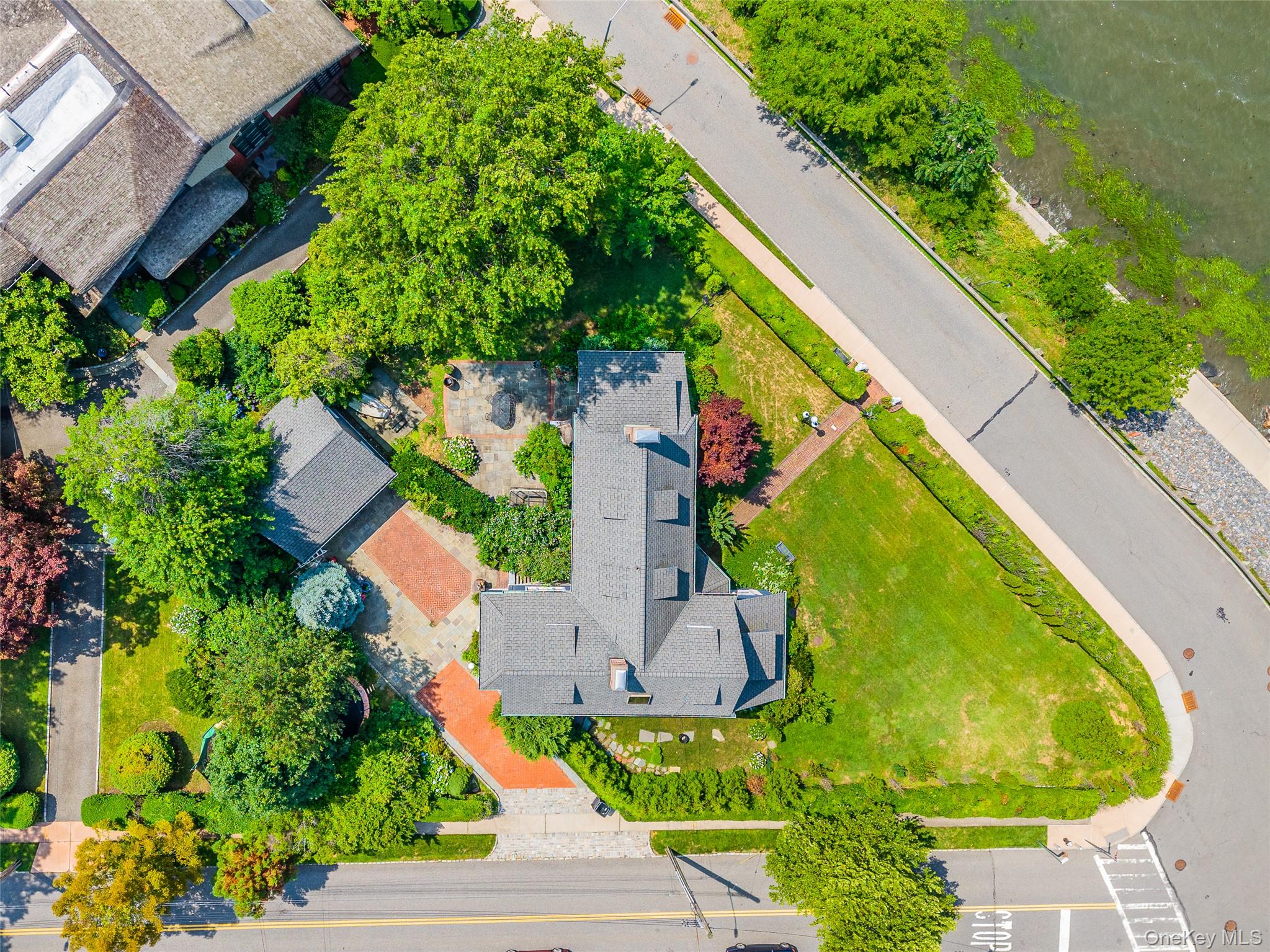1120 Shore Road – For Sale photo 8