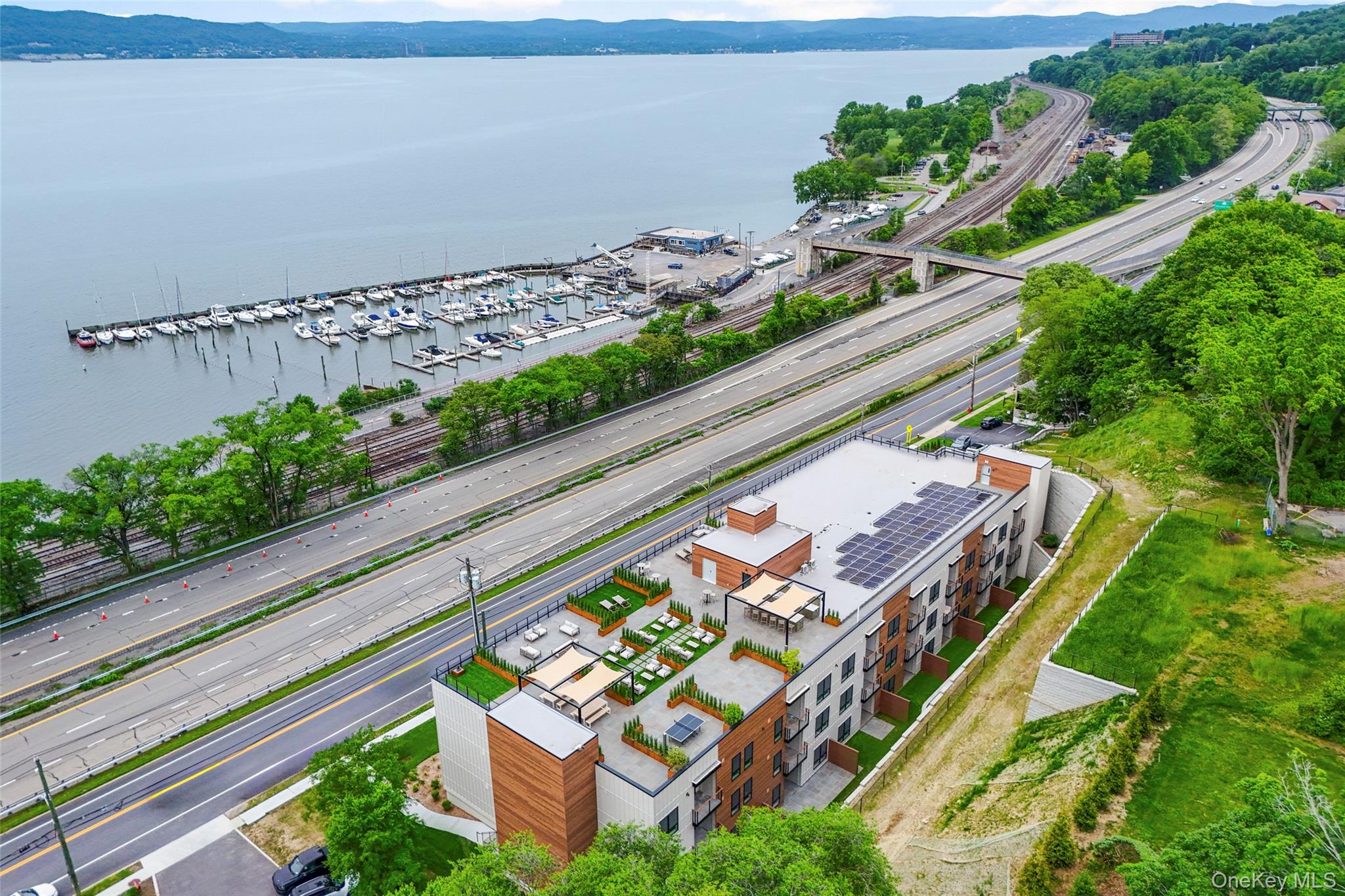 25 S Riverside Avenue, Unit 305