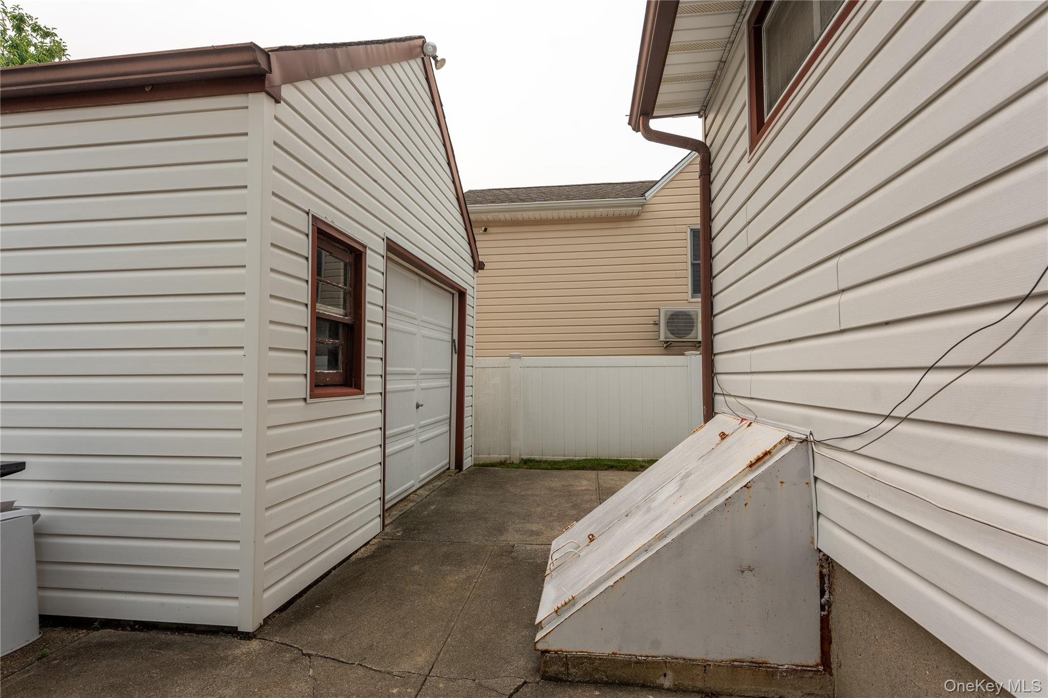 81 Montgomery Avenue – For Sale photo 4