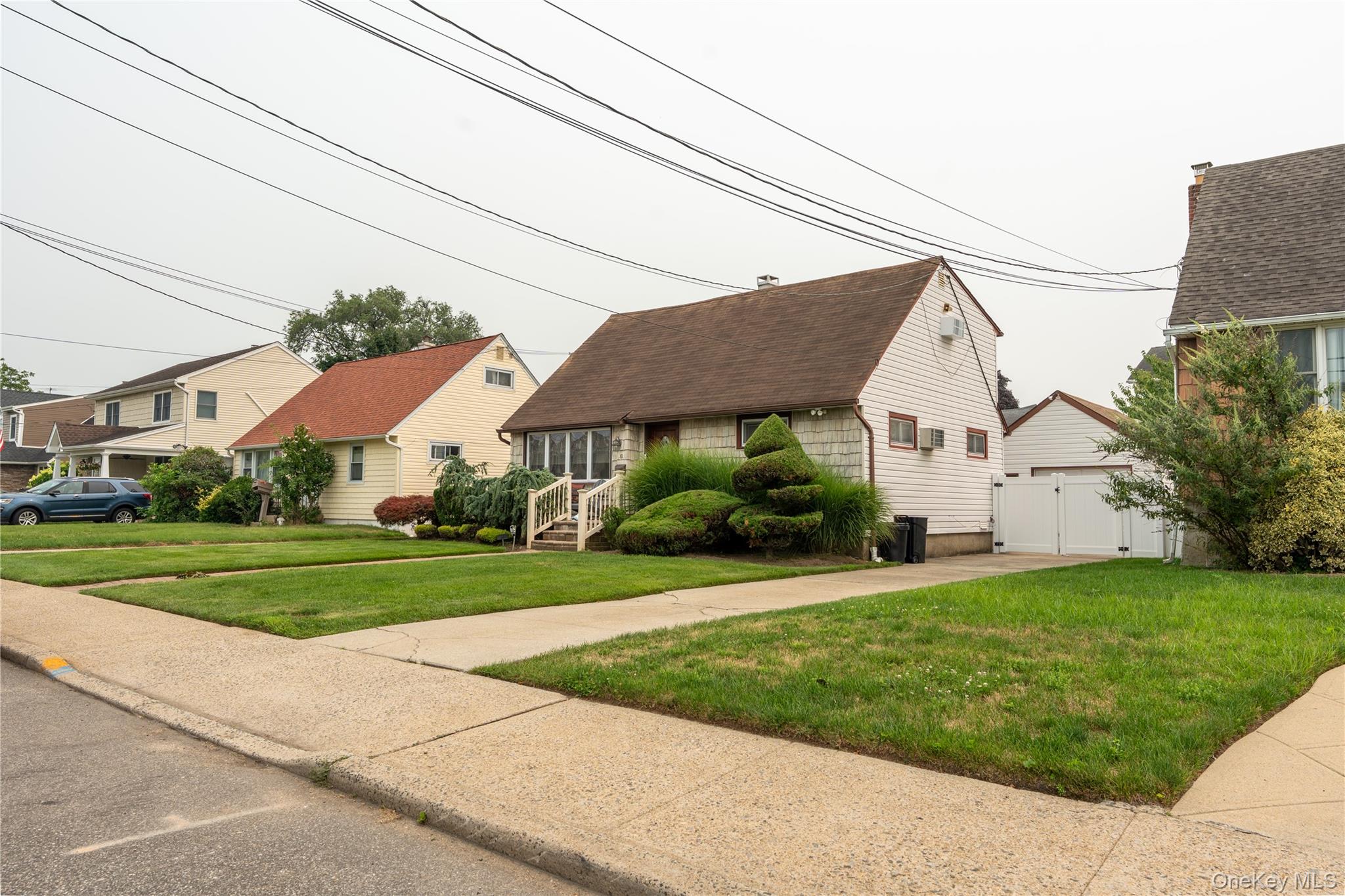 81 Montgomery Avenue – For Sale photo 3