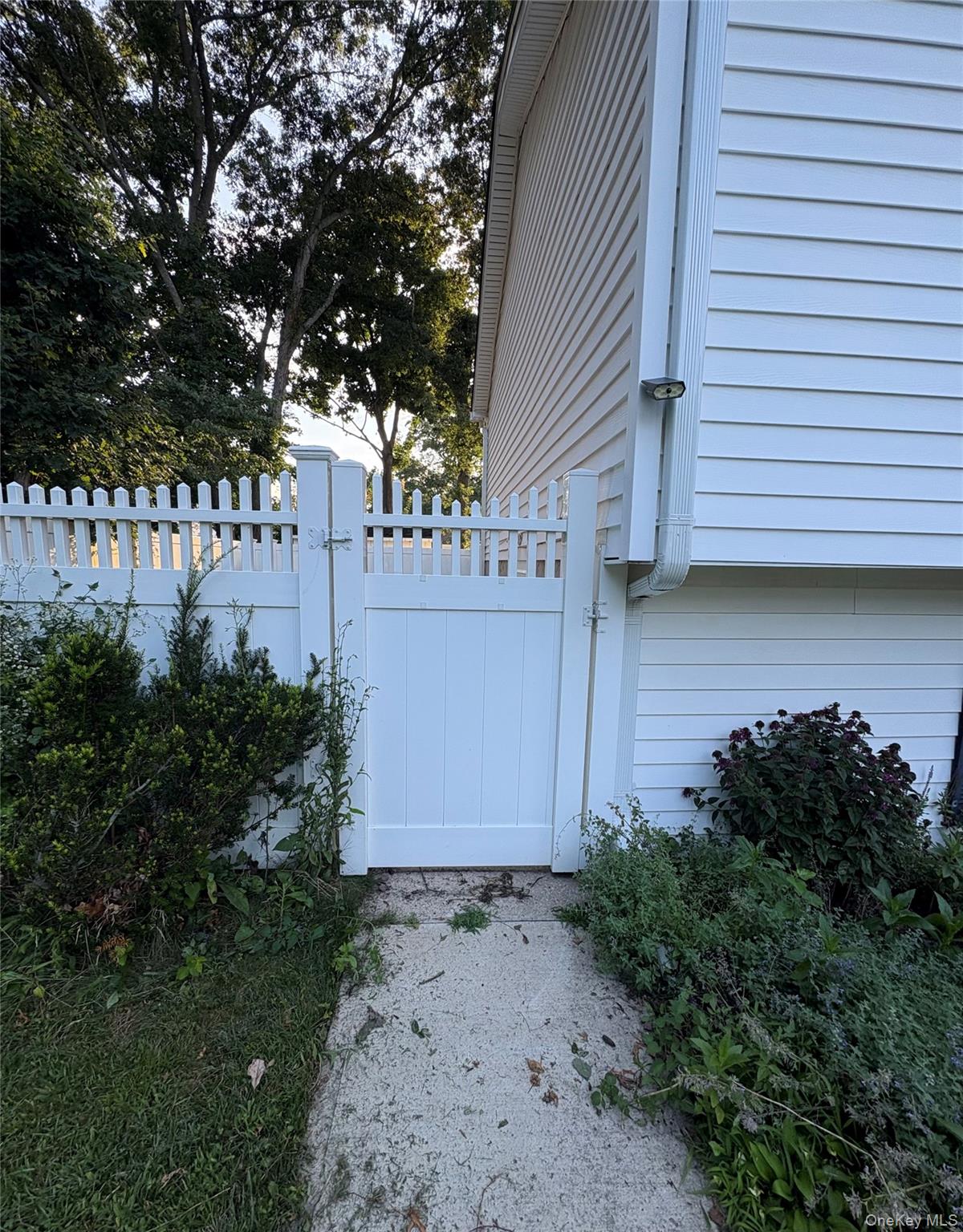 6 Wadsworth Avenue – For Rent