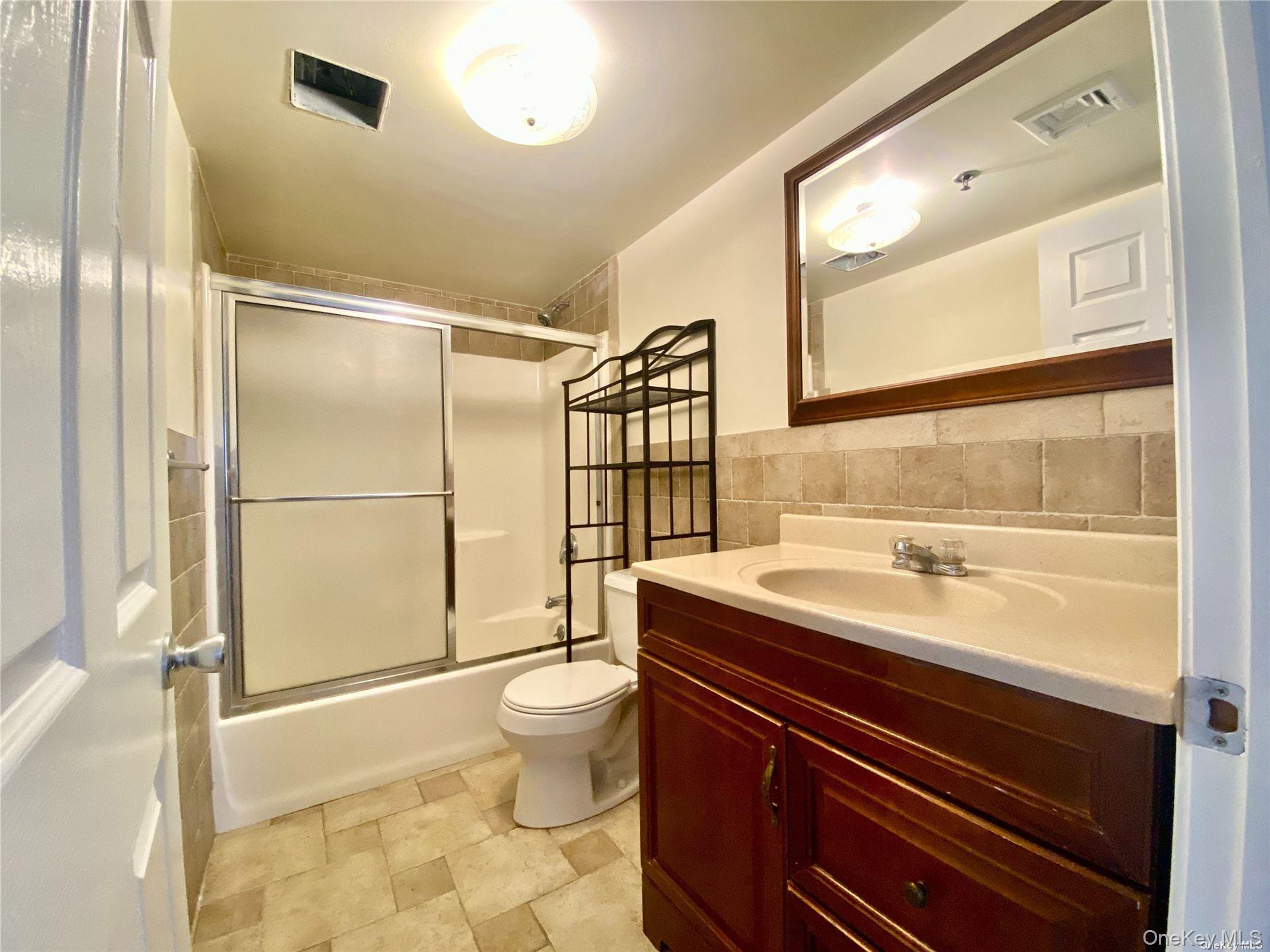 259 Glen Cove Avenue, Unit 255 photo 5