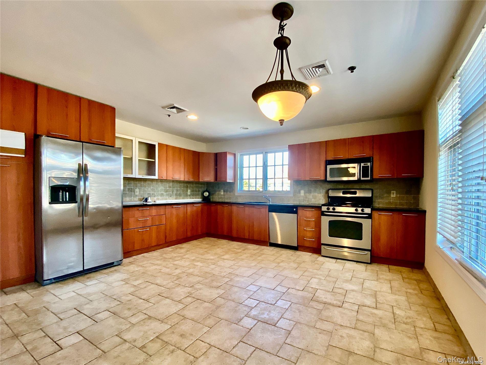 259 Glen Cove Avenue, Unit 255 photo 2