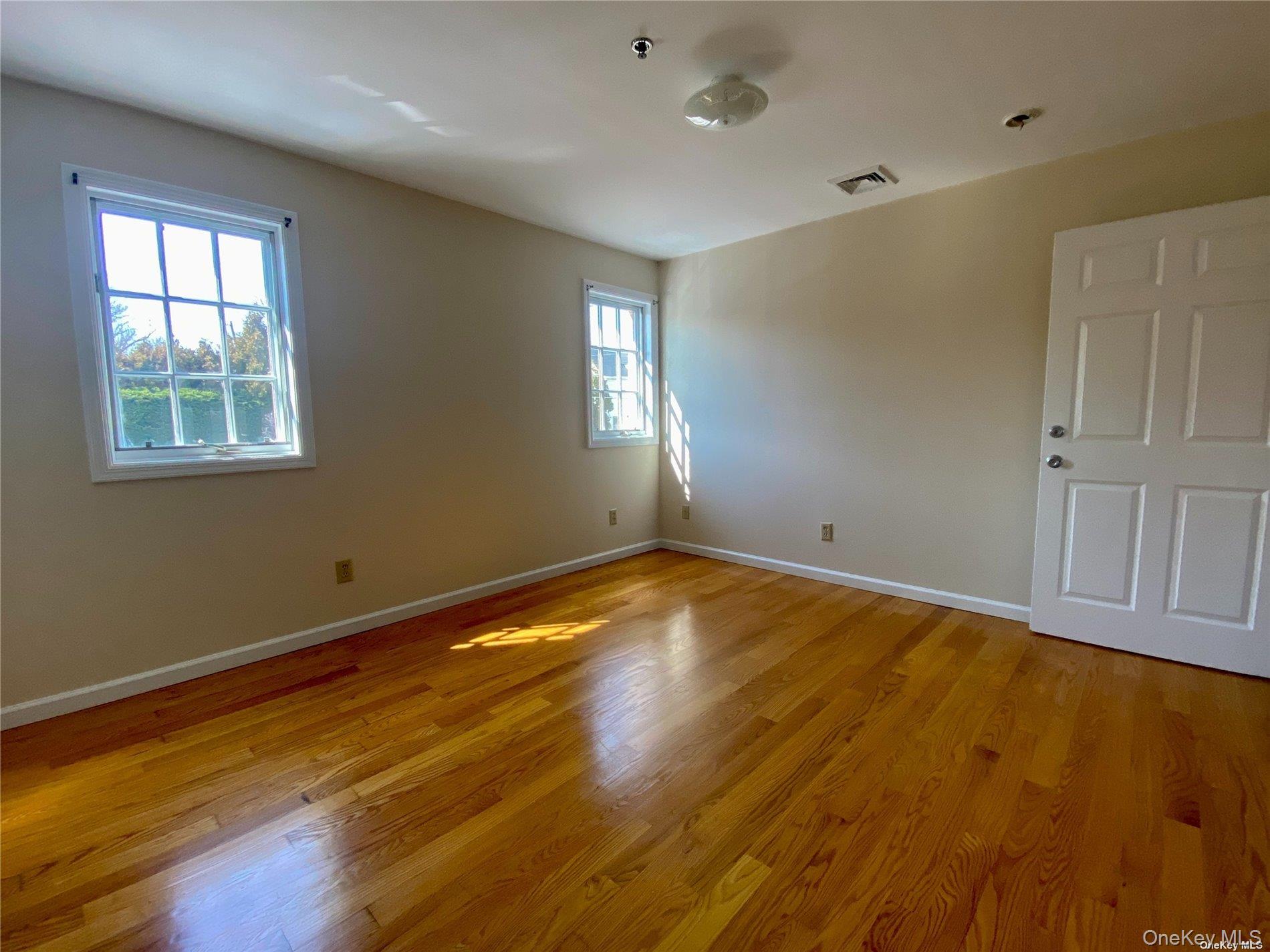 259 Glen Cove Avenue, Unit 255 photo 7
