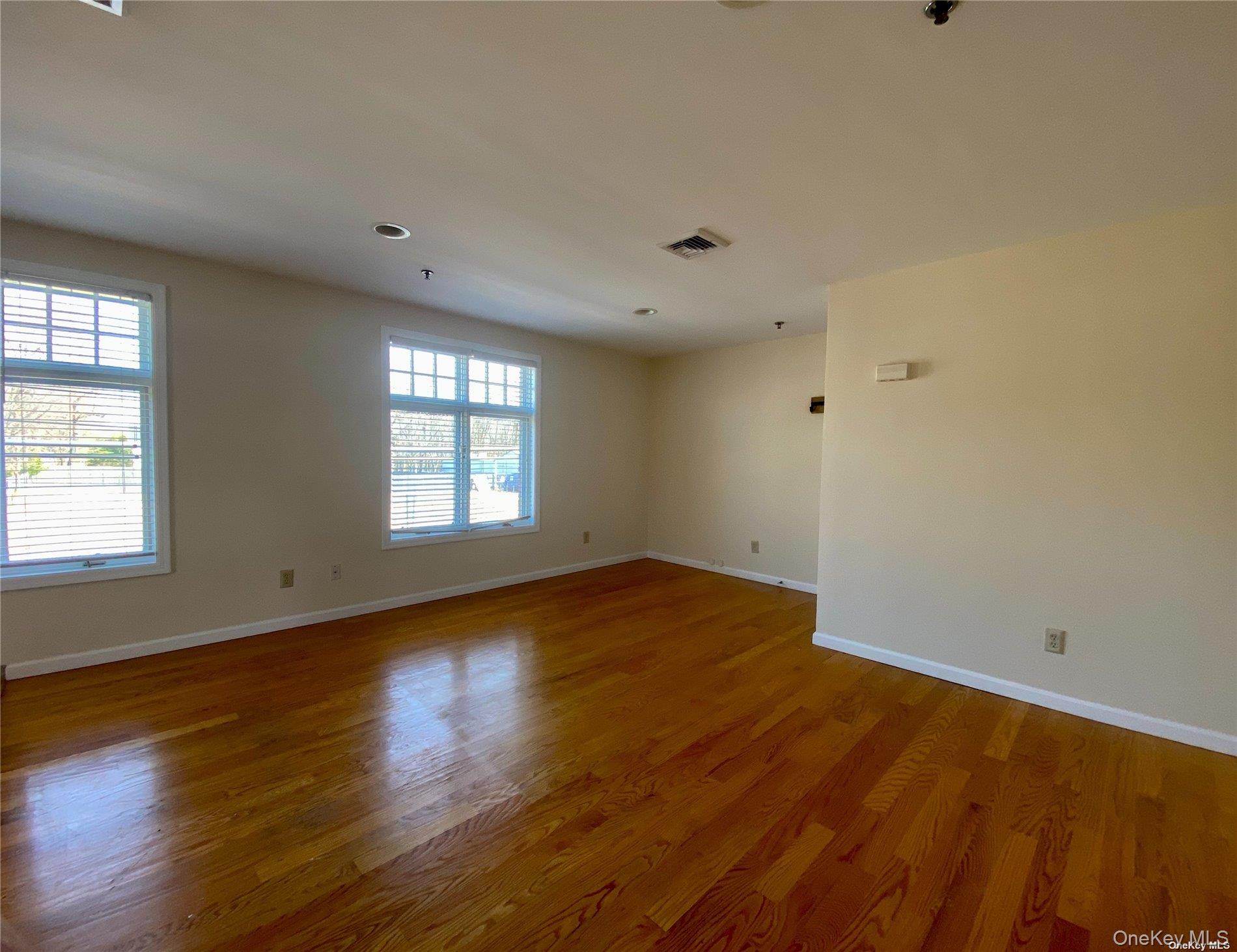 259 Glen Cove Avenue, Unit 255 photo 4