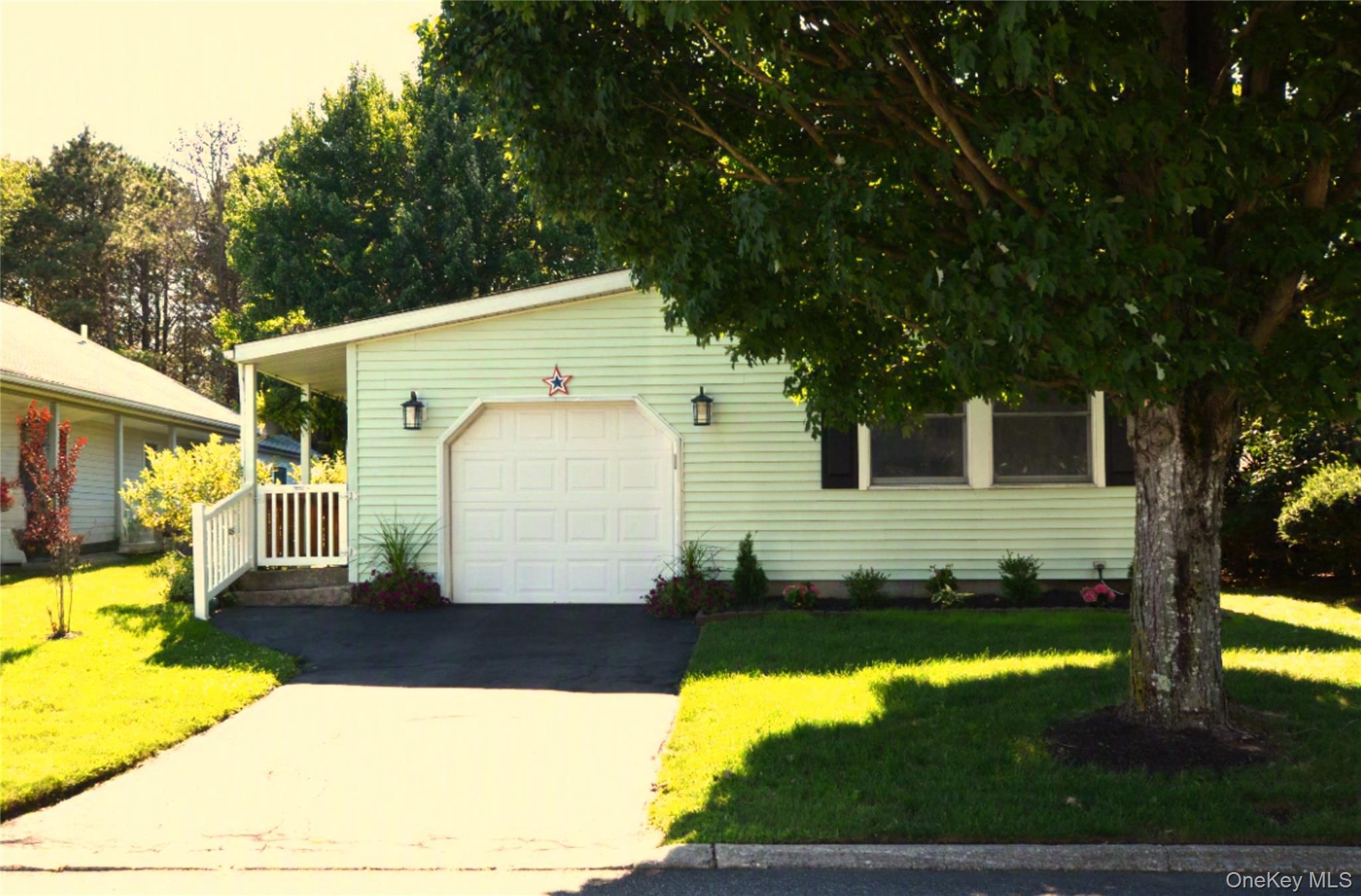 105 W Village Circle, Unit 105 photo 2