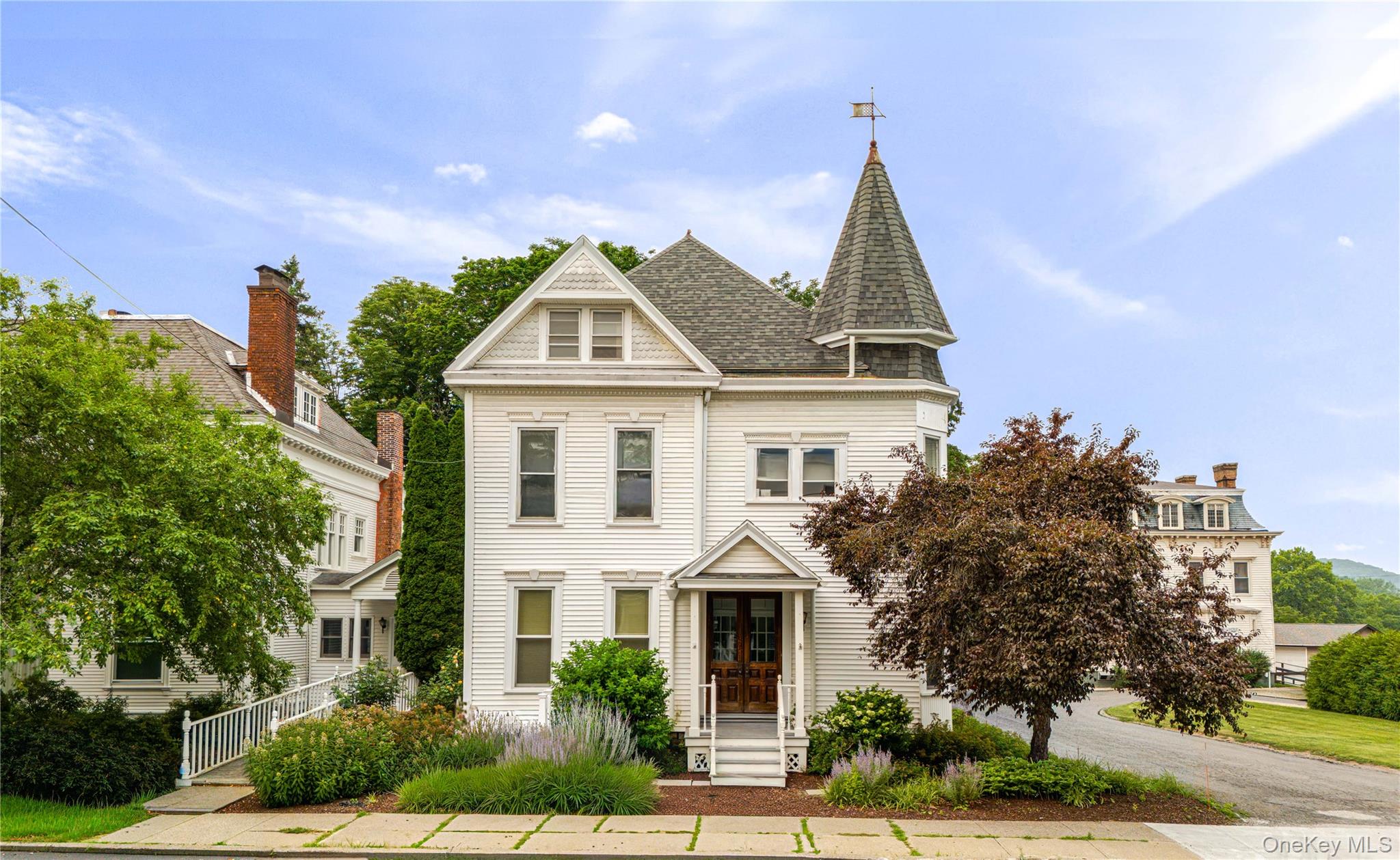 437 E Allen Street – For Sale