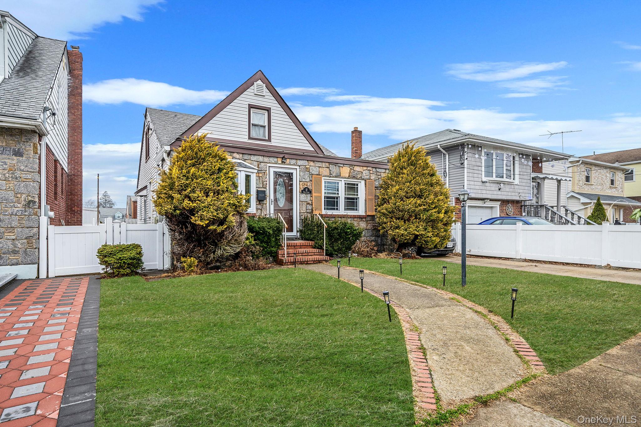 12 Edna Court – For Sale photo 3