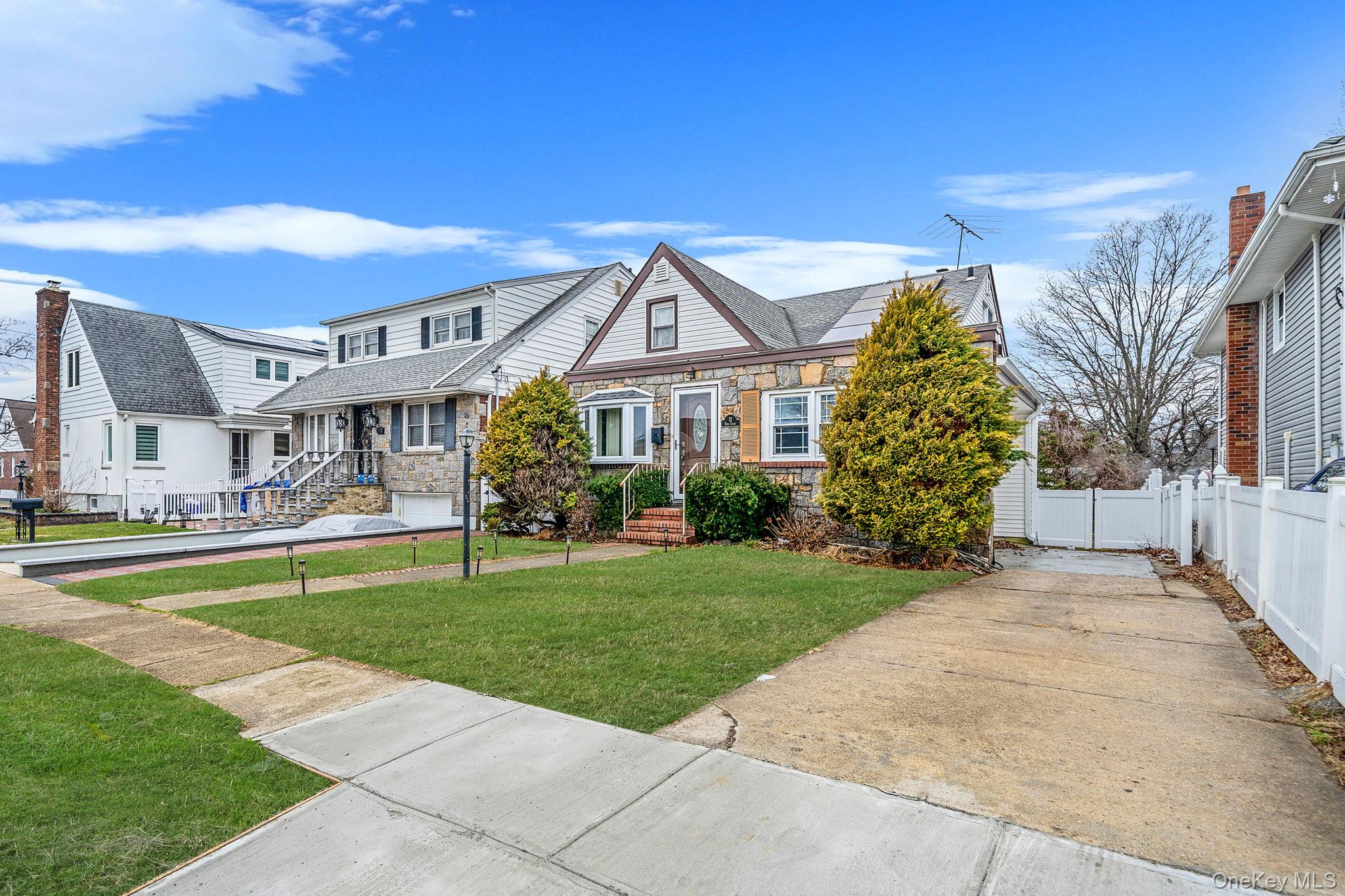 12 Edna Court – For Sale photo 2