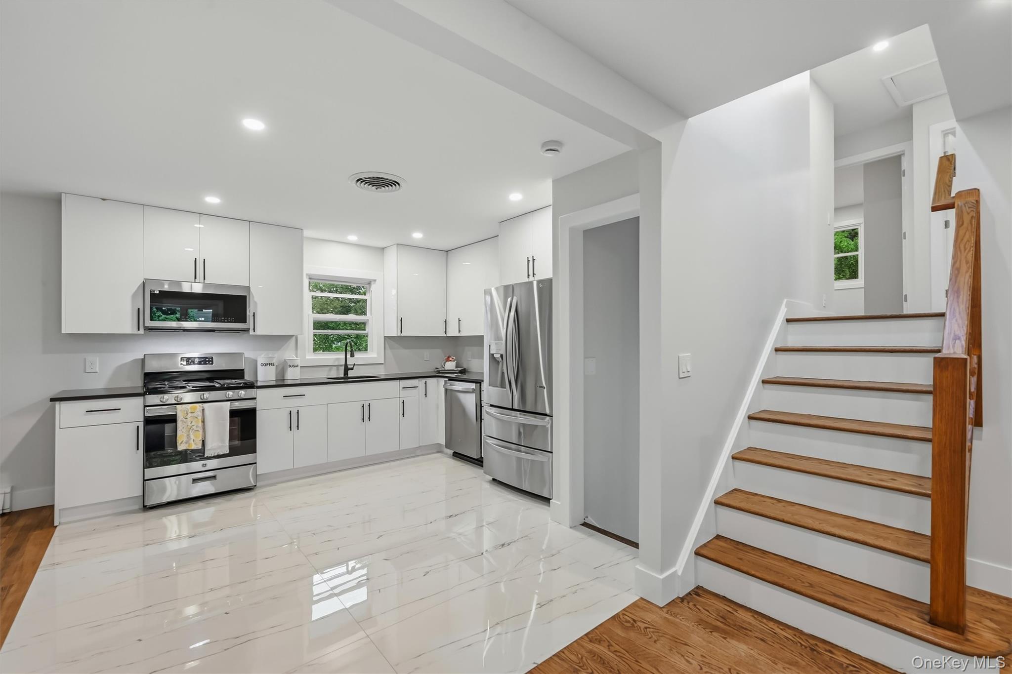 21 Manhattan Avenue, Unit 19 photo 22