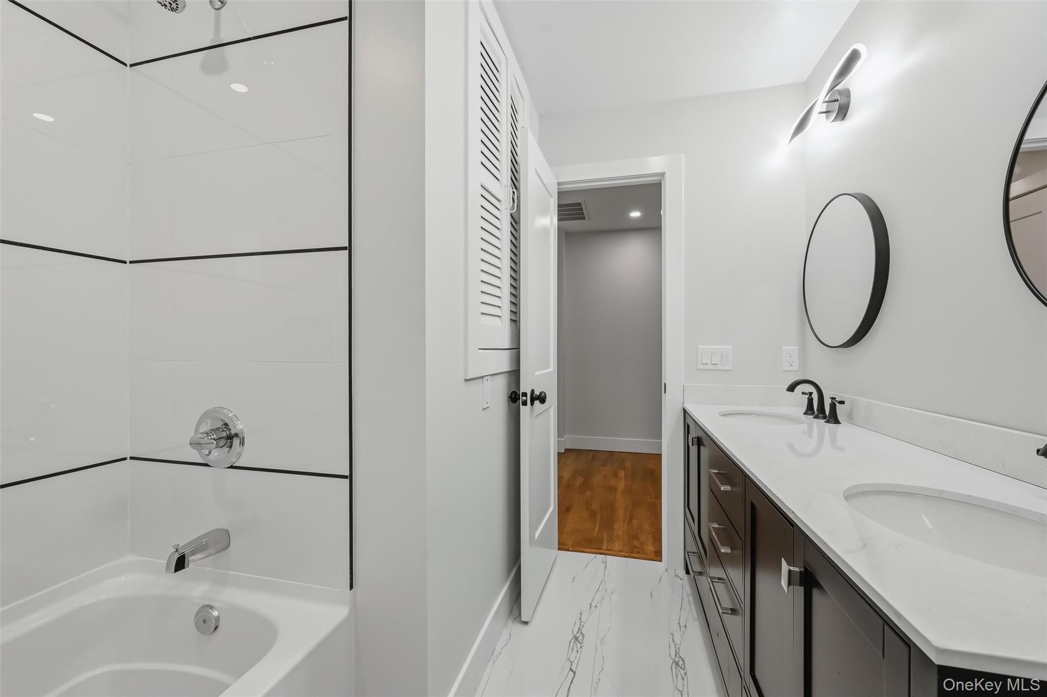 21 Manhattan Avenue, Unit 19 photo 33