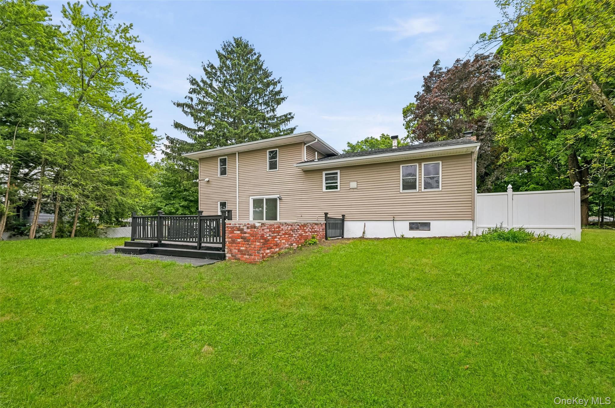 21 Manhattan Avenue, Unit 19 photo 3