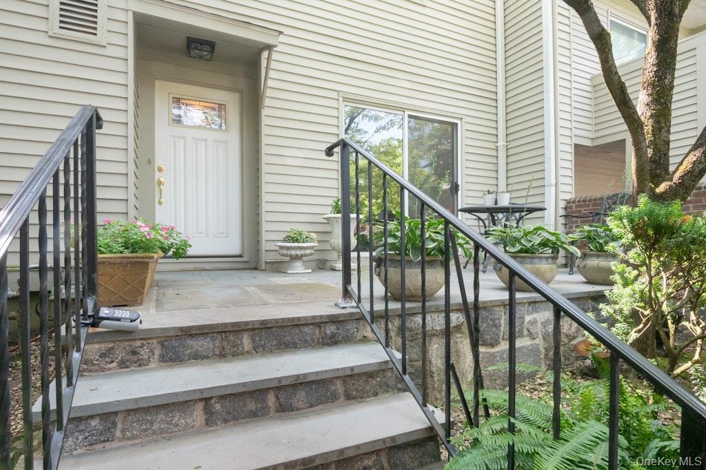 8 Waterside Close – For Sale