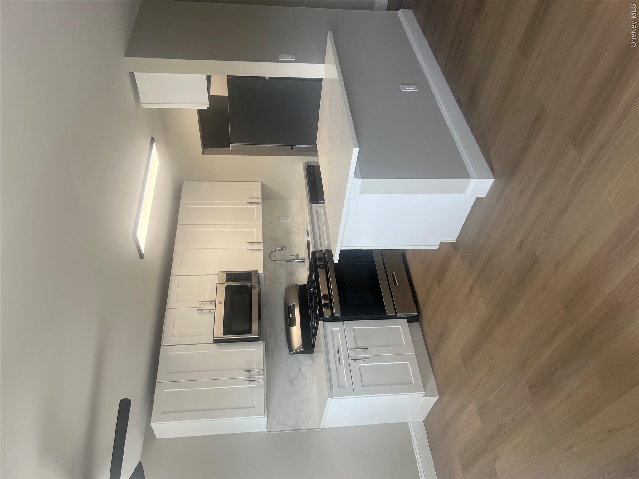 211 Hawthorne Avenue, Unit B5
