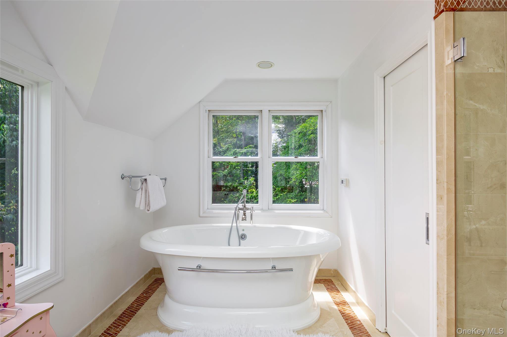 652 Noyack Path – For Sale photo 24