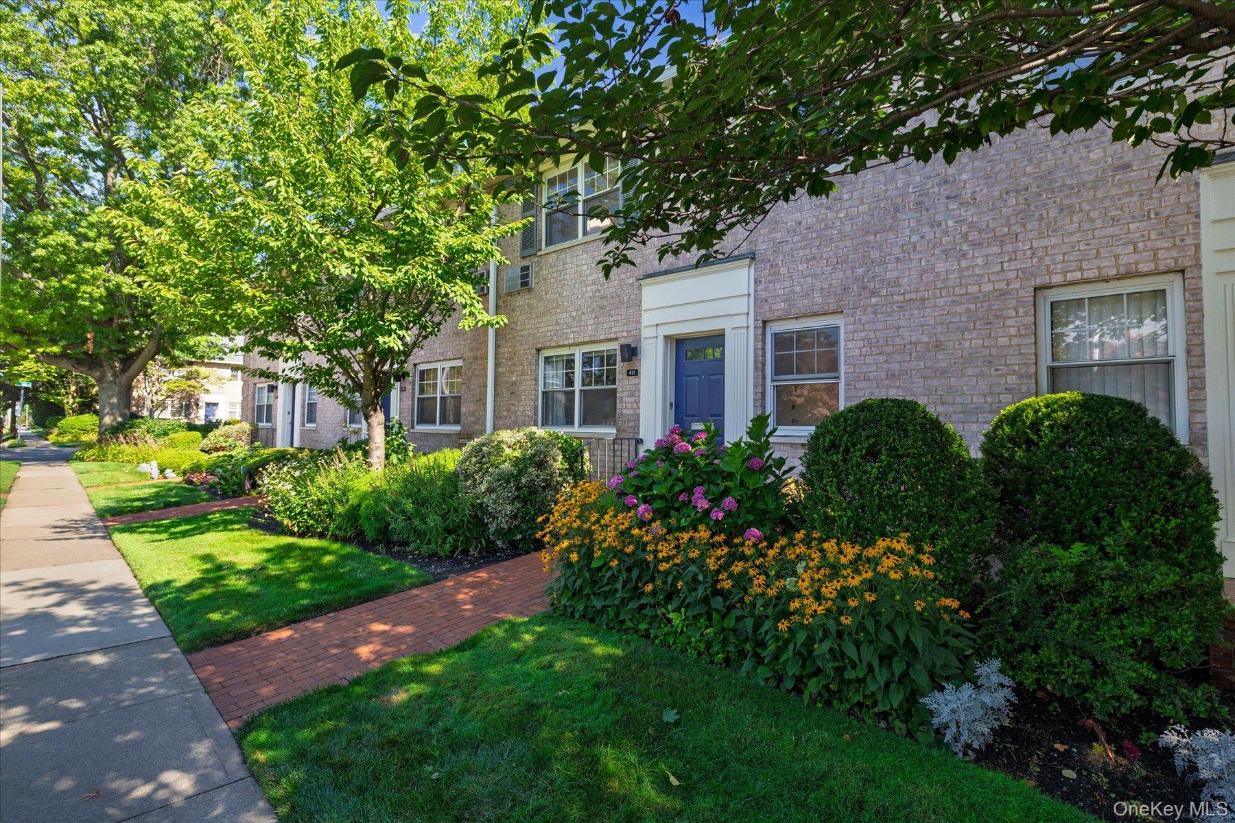 411 Merrick Rd, Unit A photo 2