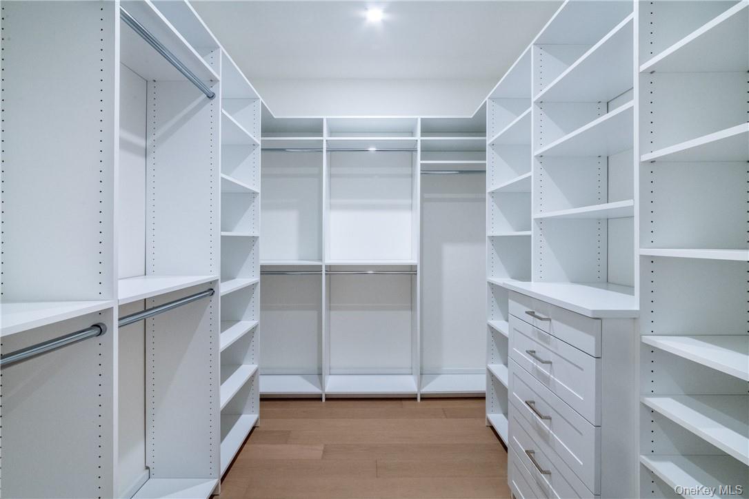 110 Chatsworth Avenue, Unit 401 photo 16