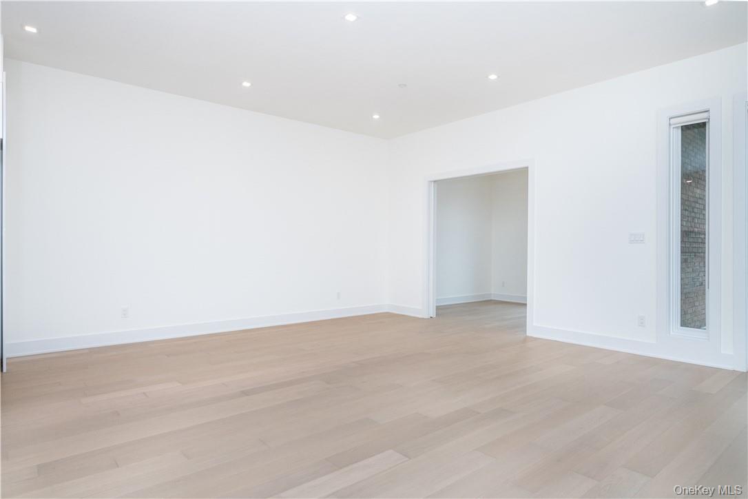 110 Chatsworth Avenue, Unit 401 photo 12