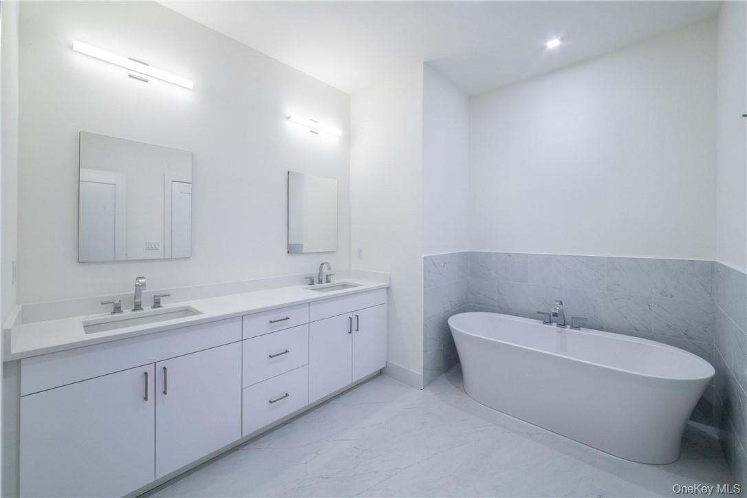 110 Chatsworth Avenue, Unit 401 photo 15
