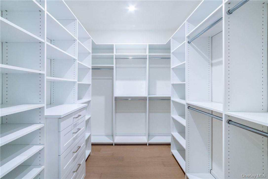110 Chatsworth Avenue, Unit 401 photo 17