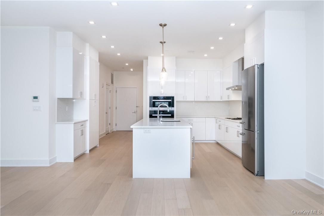 110 Chatsworth Avenue, Unit 401 photo 11