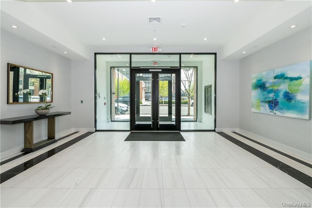 110 Chatsworth Avenue, Unit 401 photo 4