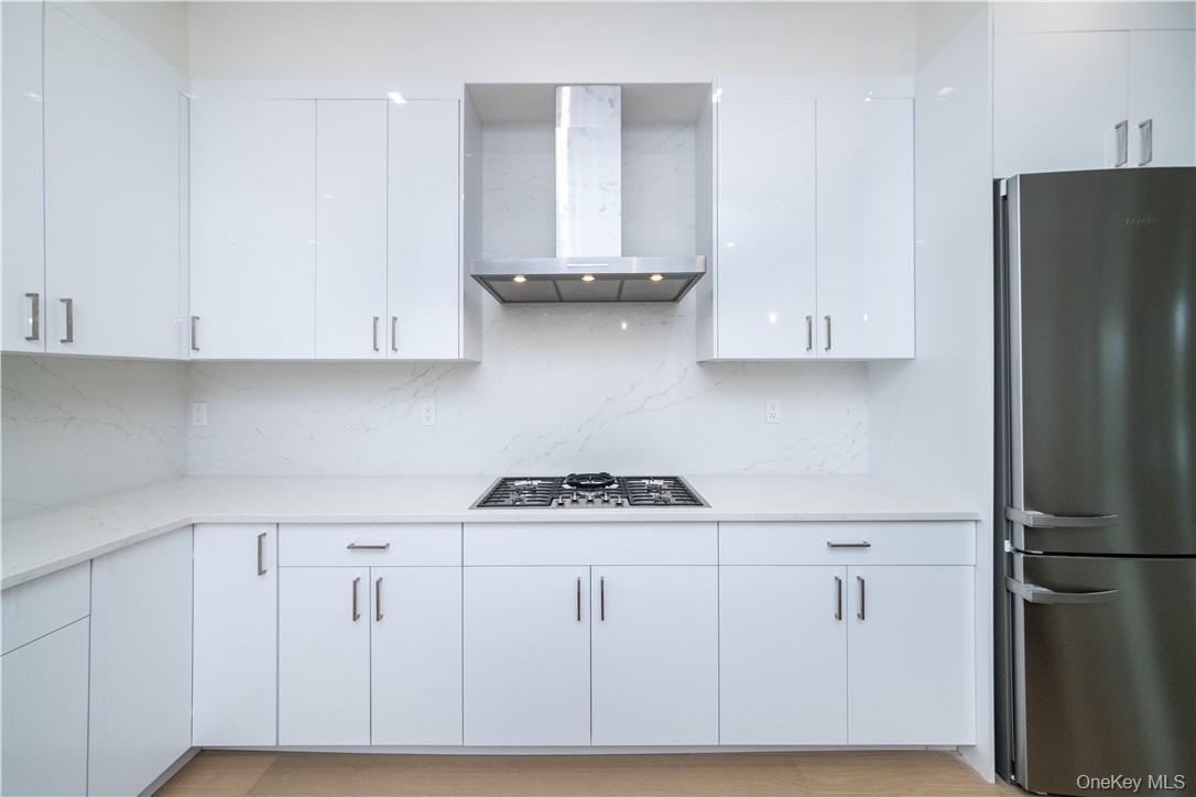 110 Chatsworth Avenue, Unit 401 photo 9