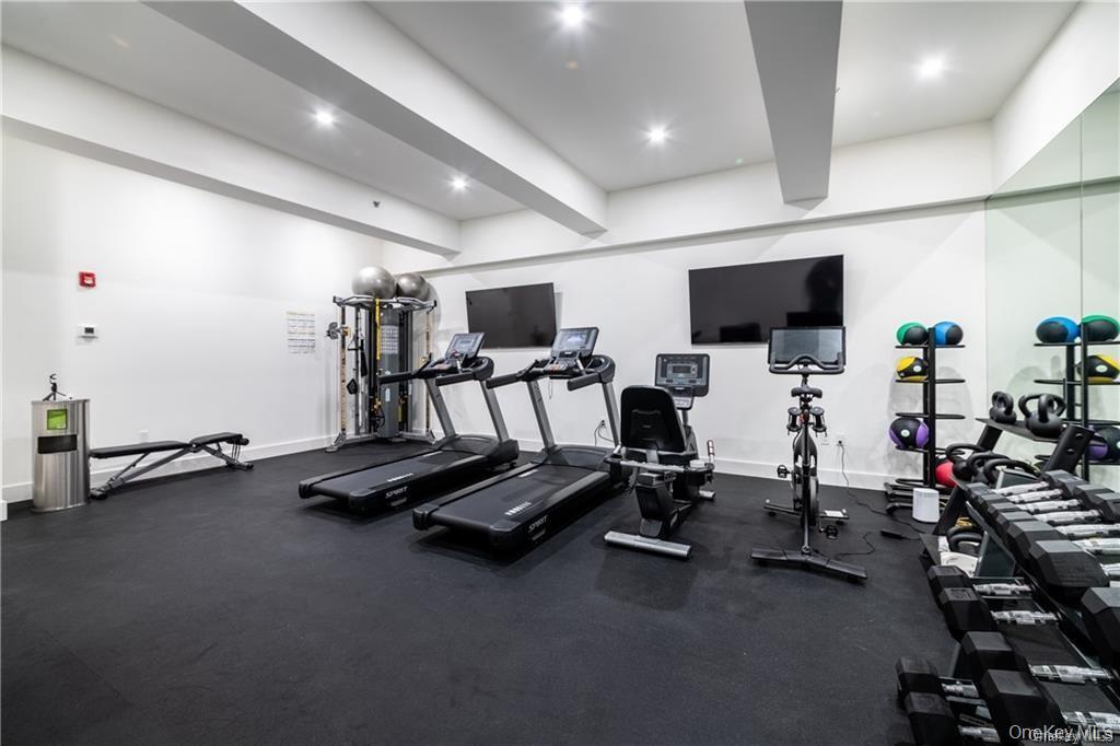 110 Chatsworth Avenue, Unit 401 photo 32