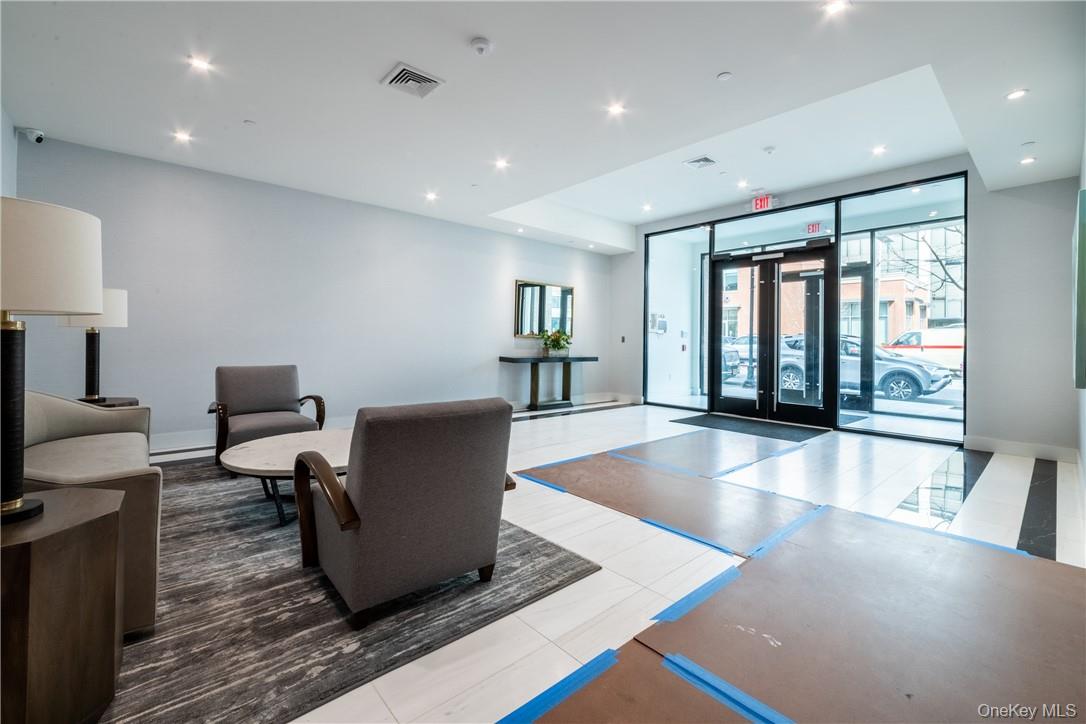 110 Chatsworth Avenue, Unit 401 photo 5