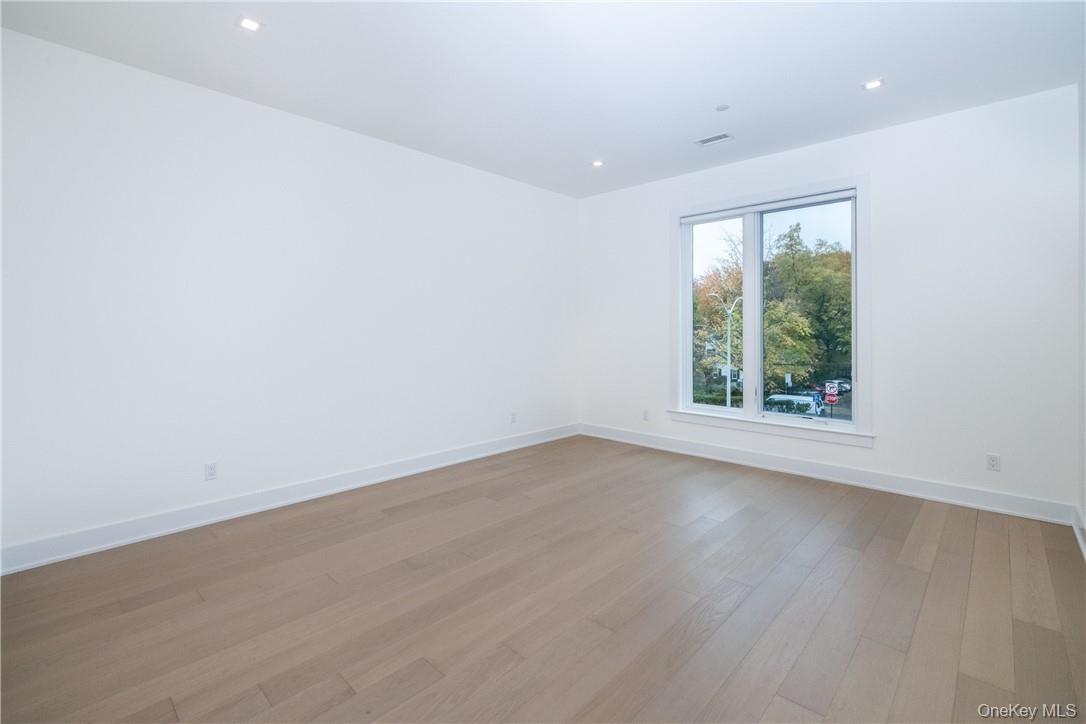 110 Chatsworth Avenue, Unit 401 photo 18