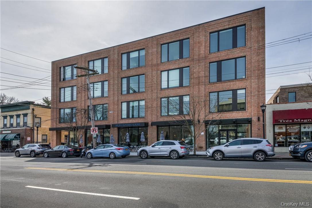 110 Chatsworth Avenue, Unit 401