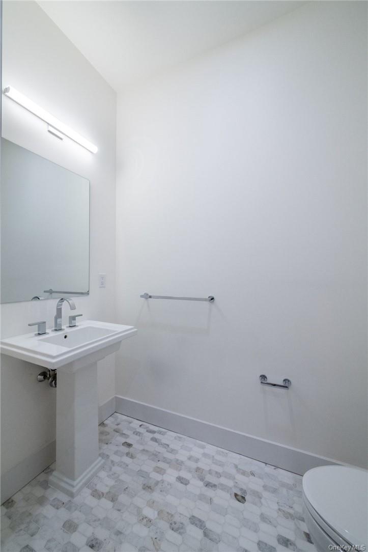 110 Chatsworth Avenue, Unit 401 photo 20